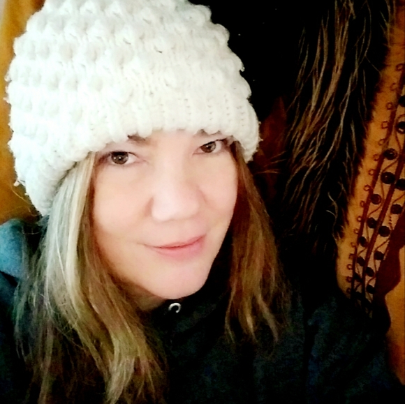 Meet your Posher, Laura - Picture 2 of 16